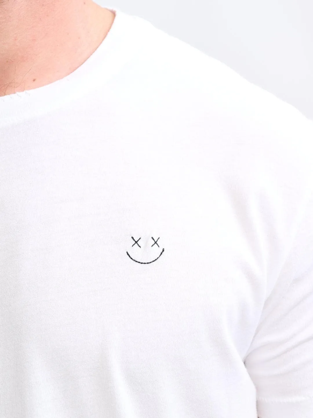 Distressed Smiley - Tee