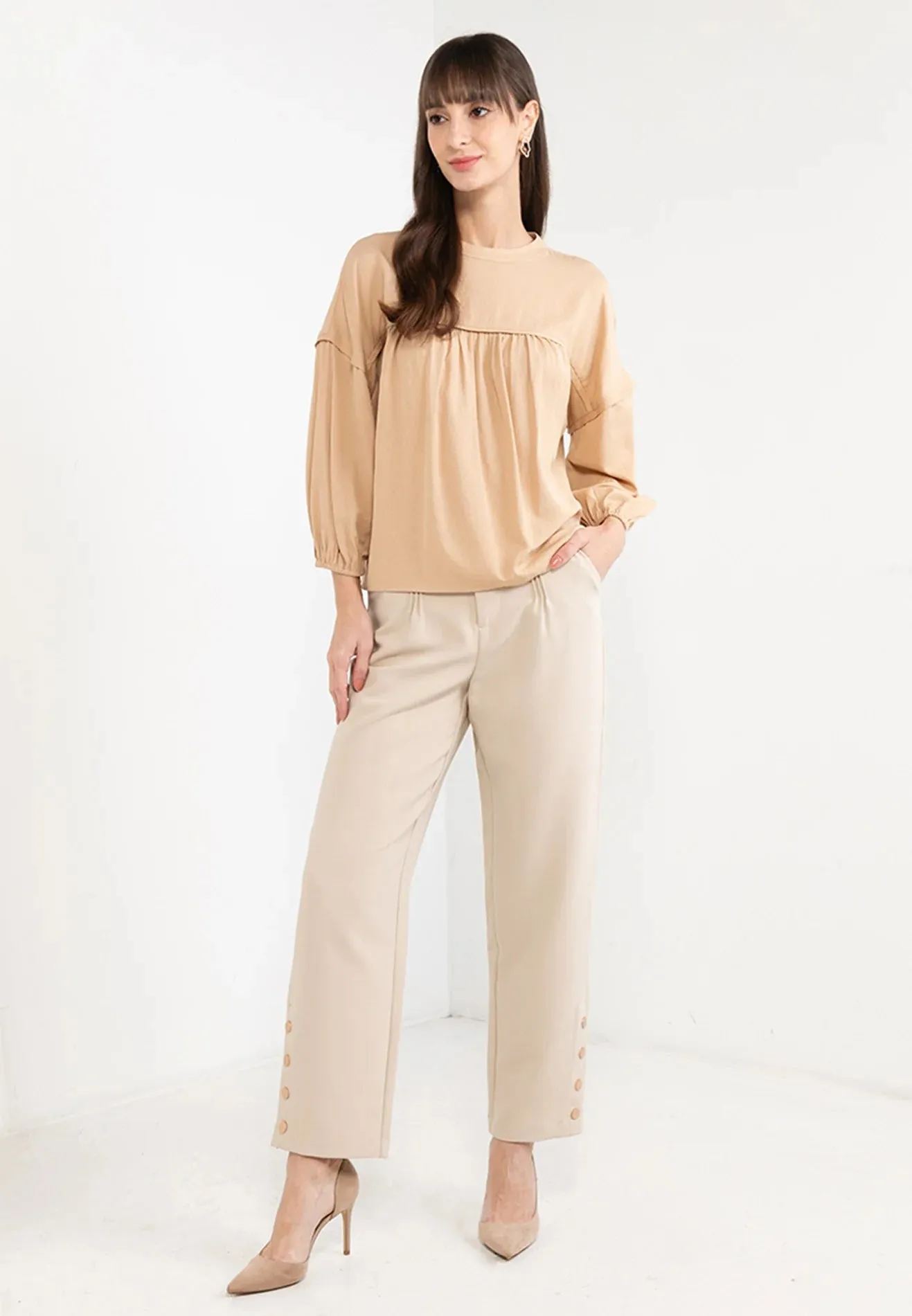 ELLE Apparel Loose Round Neck Layer Blouse