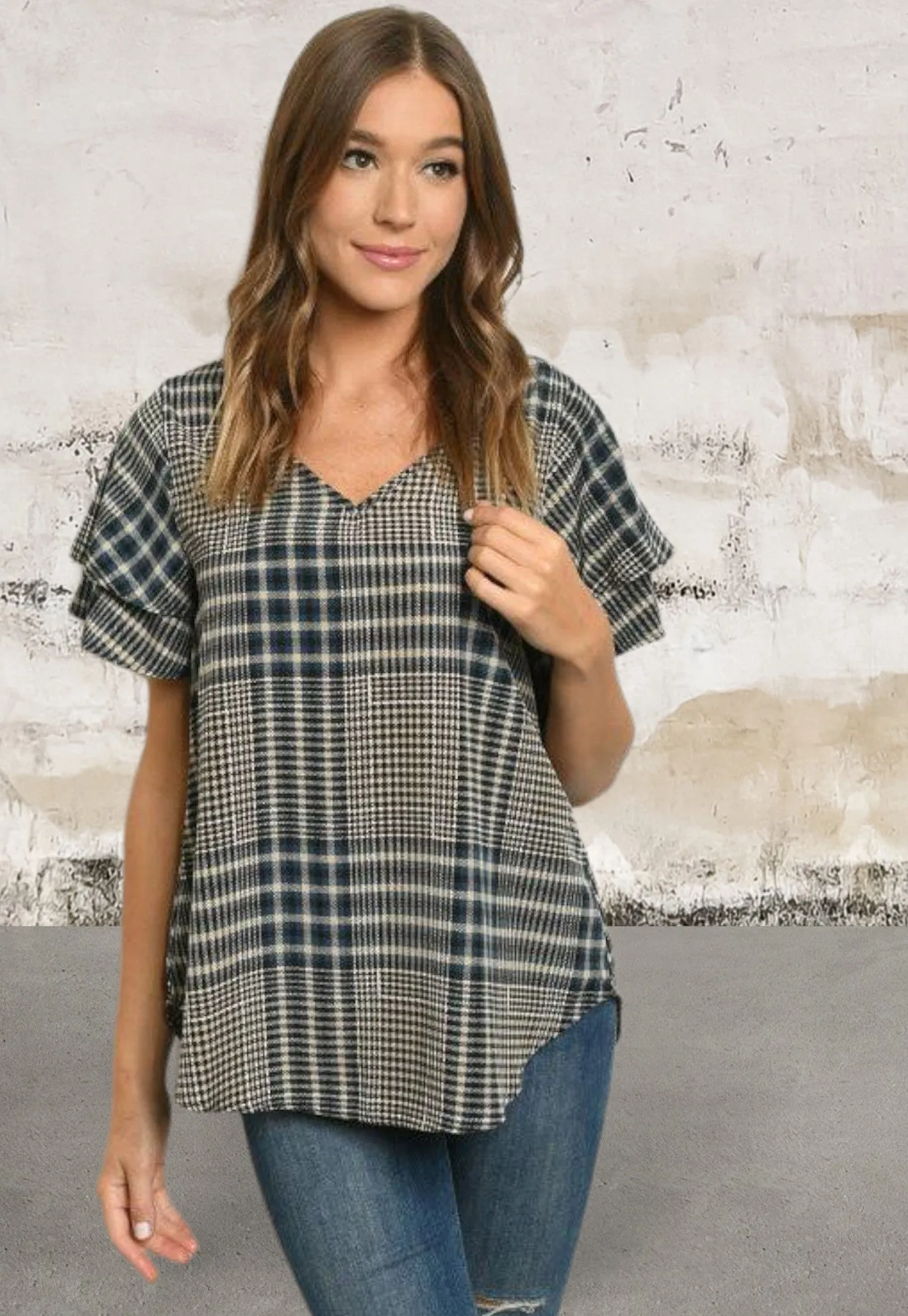 Short double frill sleeve V-neck checkered top