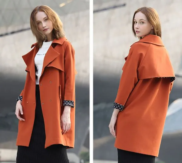 Trench coat for women with double-breasted closure