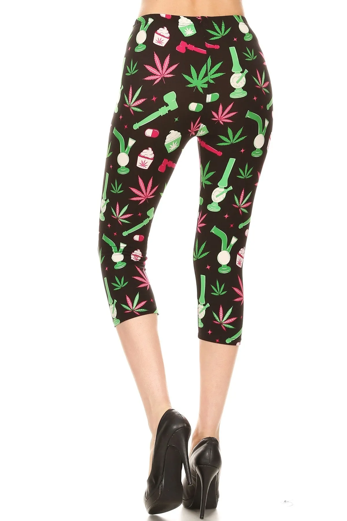 Womens Regular Green Leaf Cannabis Printed Cropped Capri Legging